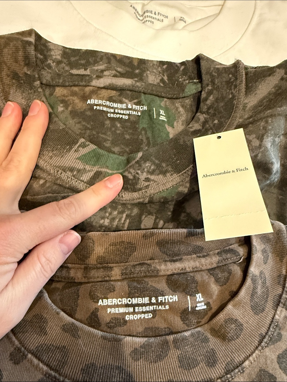 Abercrombie & Fitch Cropped Tee - Pack of 3 - Picture 2 of 6